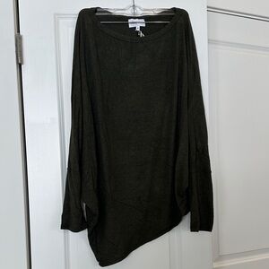 NWT Korye Long Sleeve Women's Top